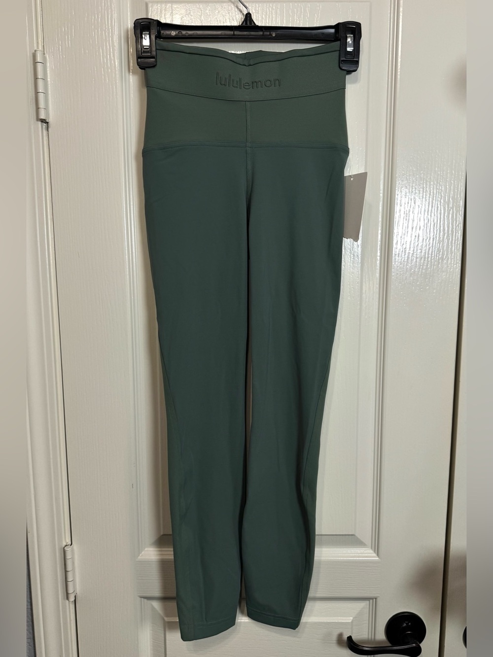 Lululemon NWT License to Train High-Rise Tight *Logo